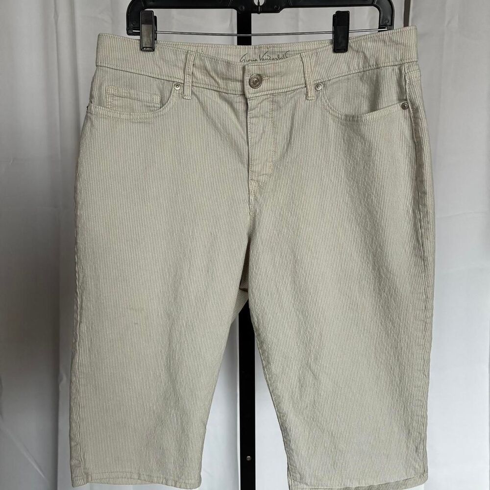 Gloria-vanderbilt Women's Cream and White Shorts